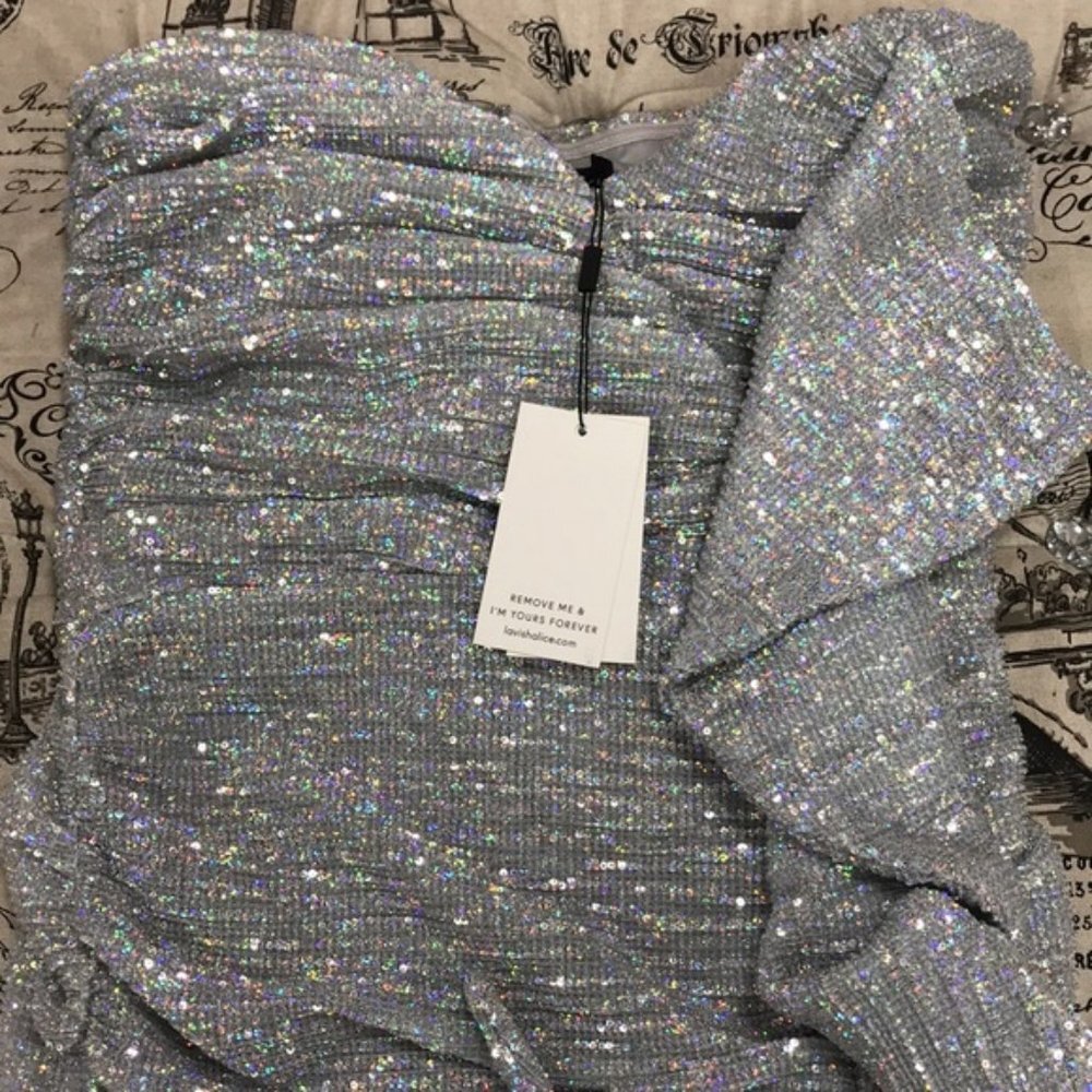 LAVISH ALICE Ruffle Ruched Sequin Dress - Picture 7 of 10